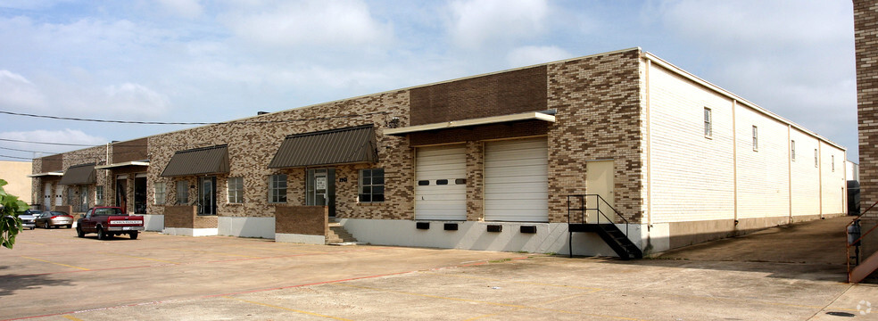 2945-2965 Congressman Ln, Dallas, TX for lease - Building Photo - Image 2 of 5