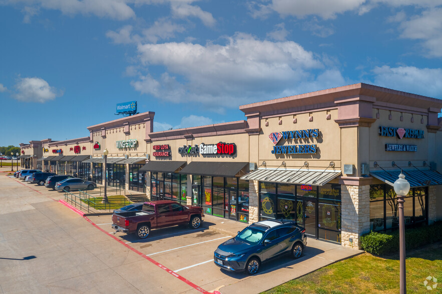 1012 E Ennis Ave, Ennis, TX for lease - Building Photo - Image 1 of 5