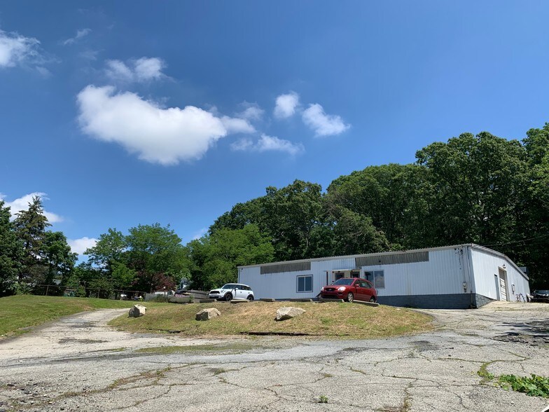 914 Main Rd, Tiverton, RI for sale - Primary Photo - Image 1 of 1