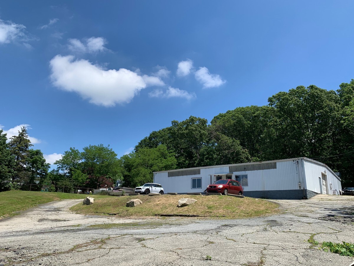 914 Main Rd, Tiverton, RI 02878