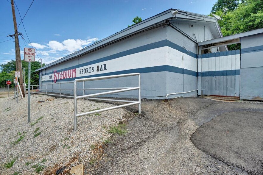 216 Salt Works Rd, Palestine, TX 75801