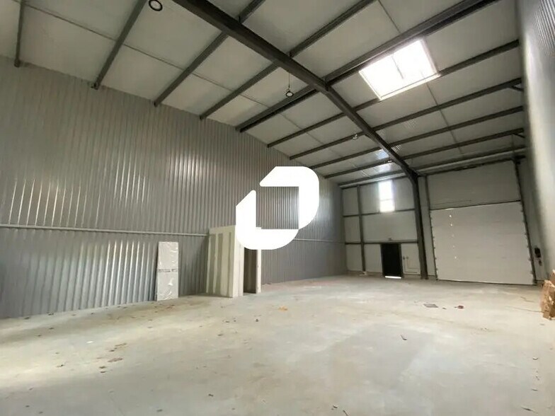 Flex in Béziers for lease - Interior Photo - Image 1 of 6