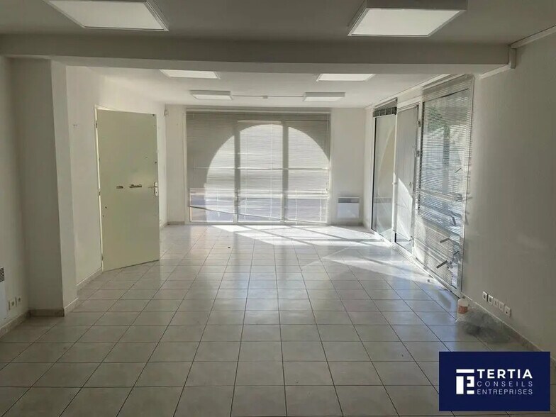 Office in Béziers for lease - Building Photo - Image 2 of 7