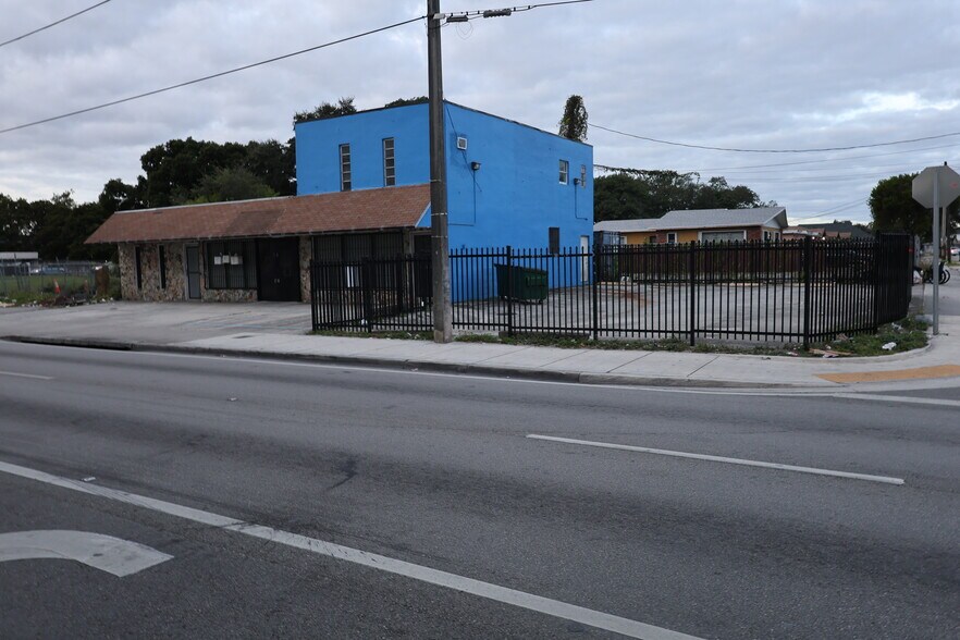 4634 NW 27th Ave, Miami, FL for lease - Building Photo - Image 3 of 27