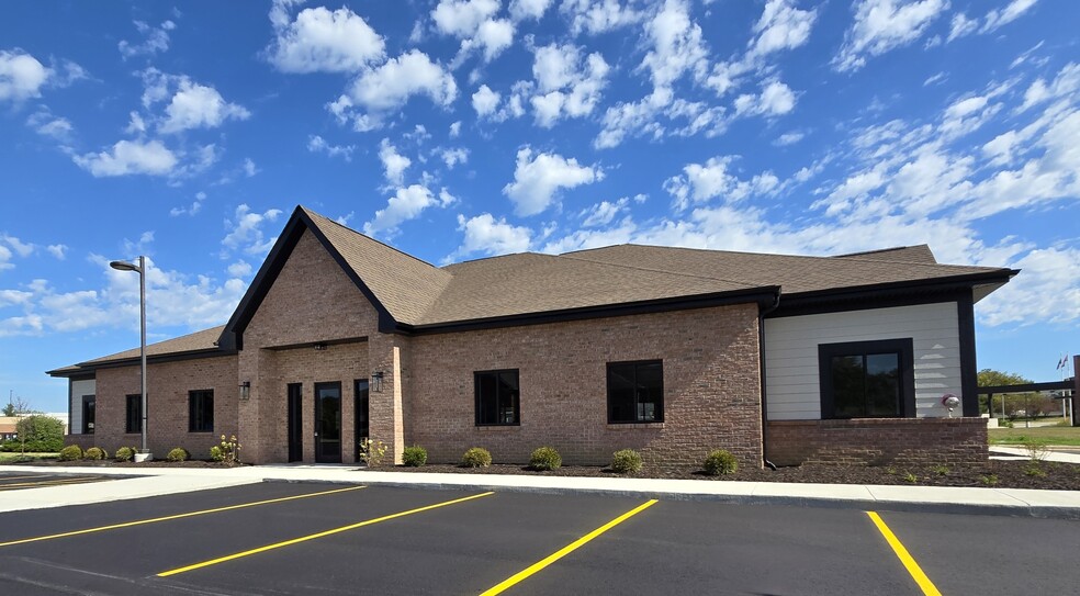 804 Geneva Parkway, Lake Geneva, WI for lease - Building Photo - Image 2 of 4