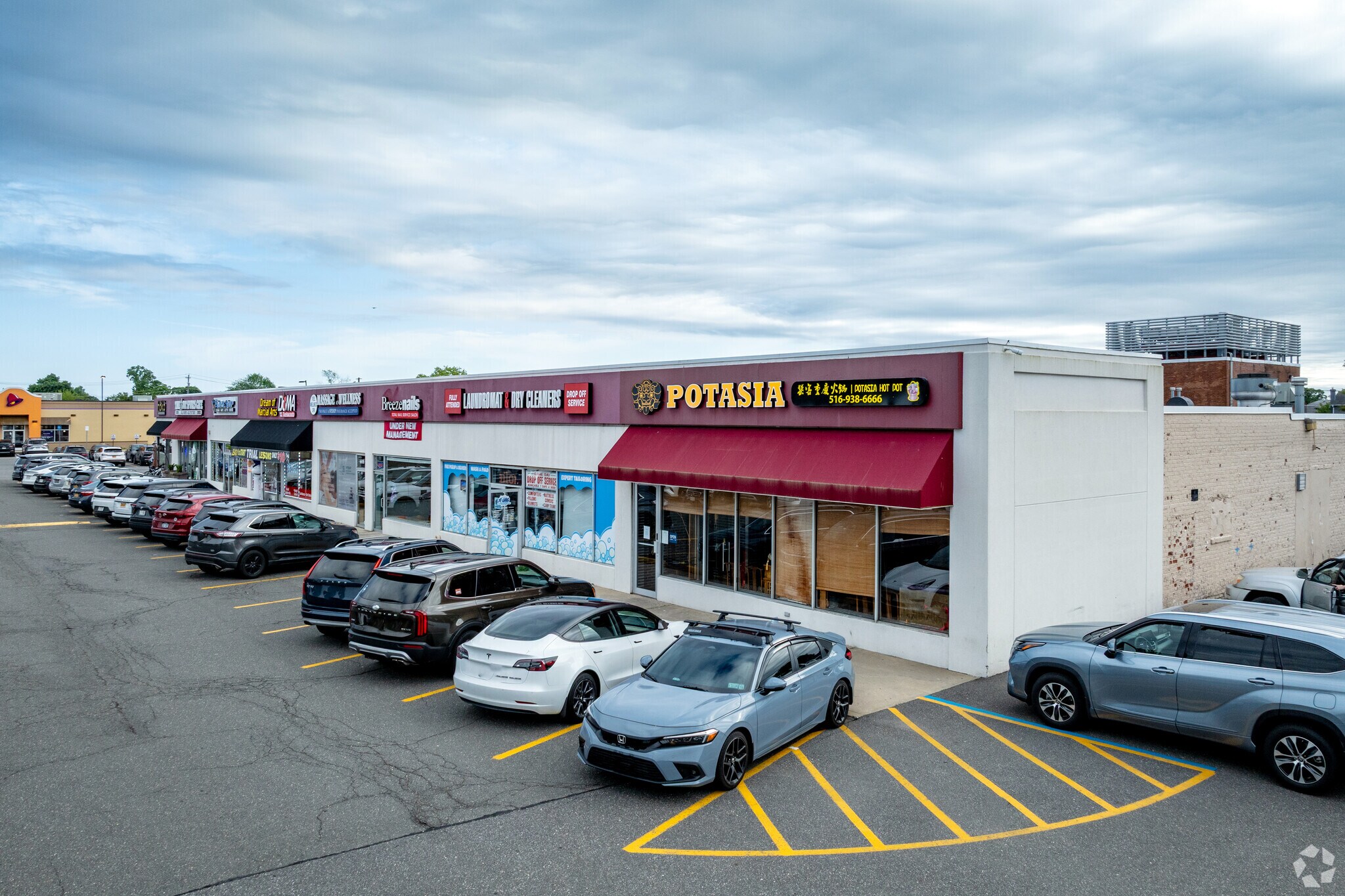 600-620 S Oyster Bay Rd, Hicksville, NY for sale Primary Photo- Image 1 of 1