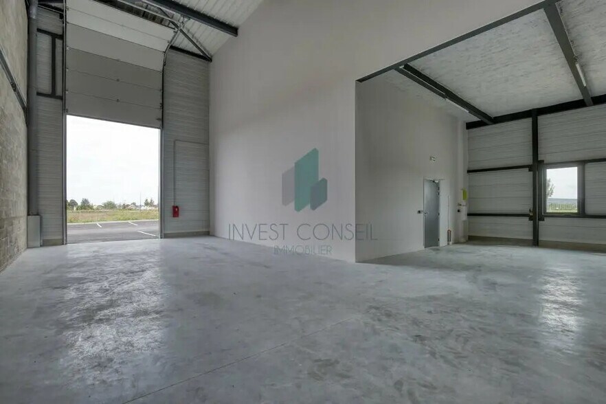 Flex in Persan for lease - Building Photo - Image 2 of 6