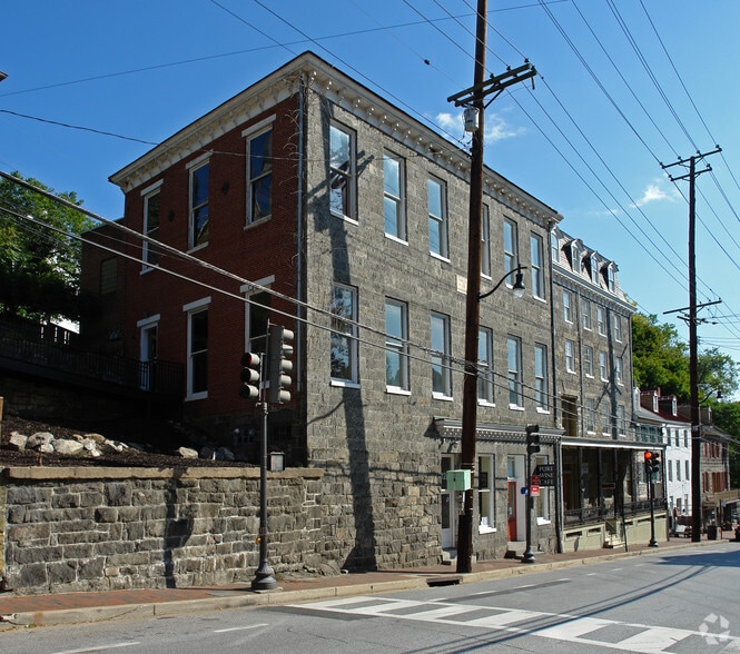 8210-8212 Main St, Ellicott City, MD for lease - Primary Photo - Image 1 of 3