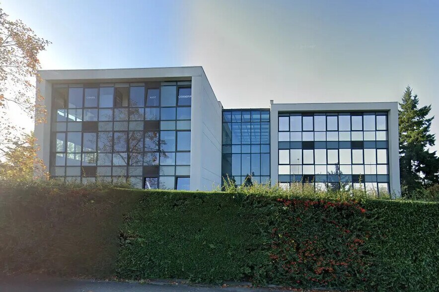 23 Rue Maryse Bastié, Bron for lease - Building Photo - Image 2 of 2