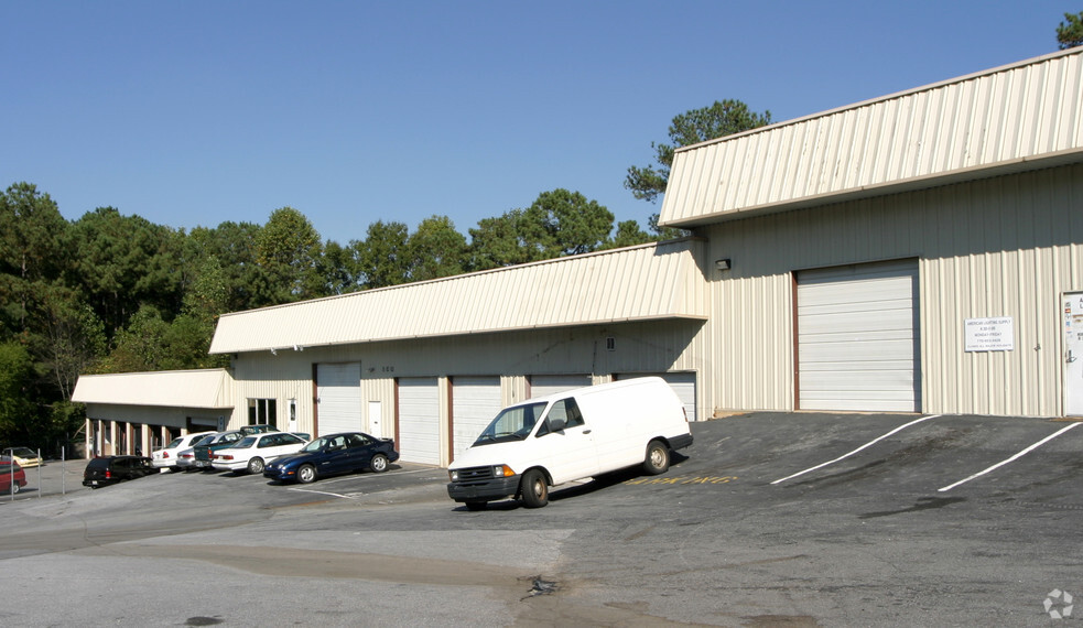 800 Indian Trail Rd NW, Lilburn, GA for sale - Building Photo - Image 2 of 6