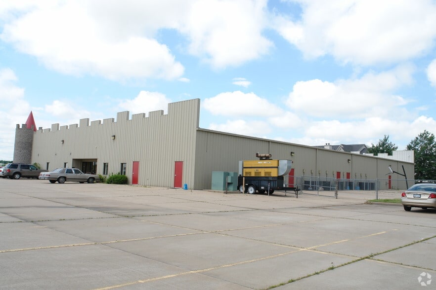7370 E 37th St, Wichita, KS for lease - Building Photo - Image 3 of 83