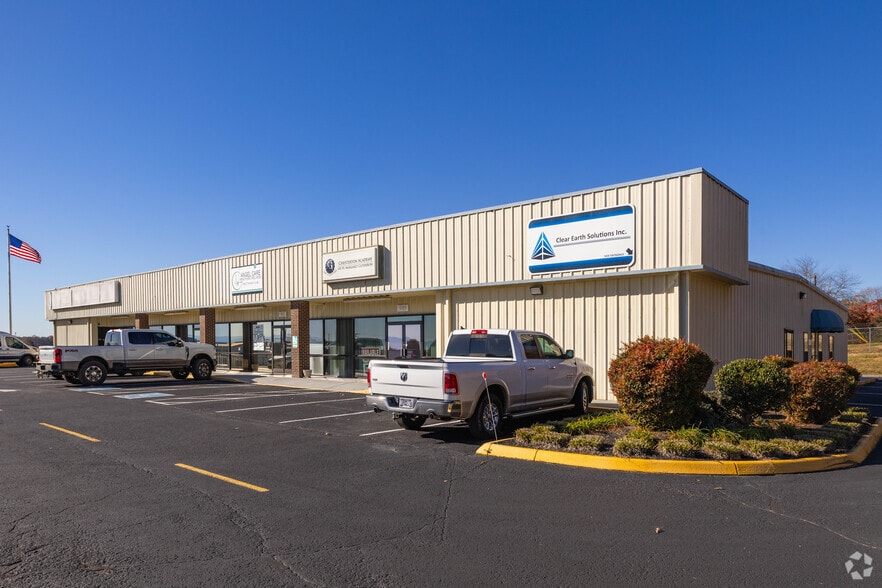 5911-5921 Rutledge Pike, Knoxville, TN for lease - Primary Photo - Image 1 of 24