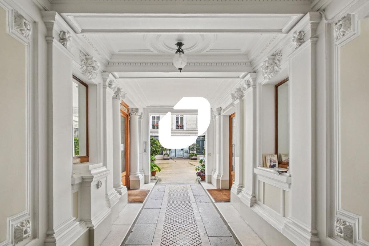 Multifamily in Paris for sale Building Photo- Image 1 of 16