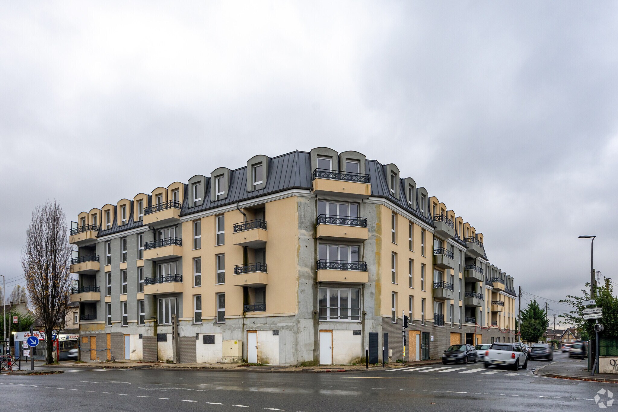 97 Rue Jacques Duclos, Aulnay-sous-Bois for lease Primary Photo- Image 1 of 3