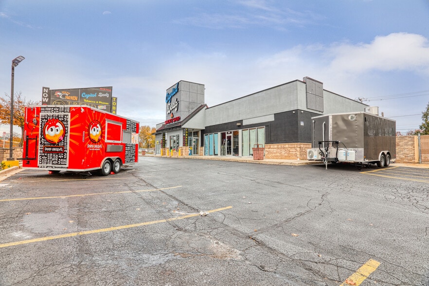 7822 W Capitol Dr, Milwaukee, WI for sale - Building Photo - Image 3 of 25