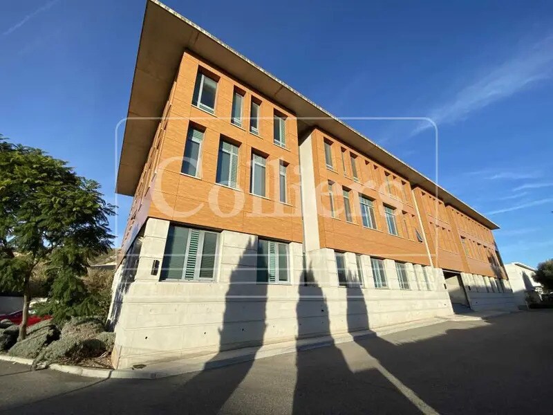 Location Bureaux 110 m² - Photo 1