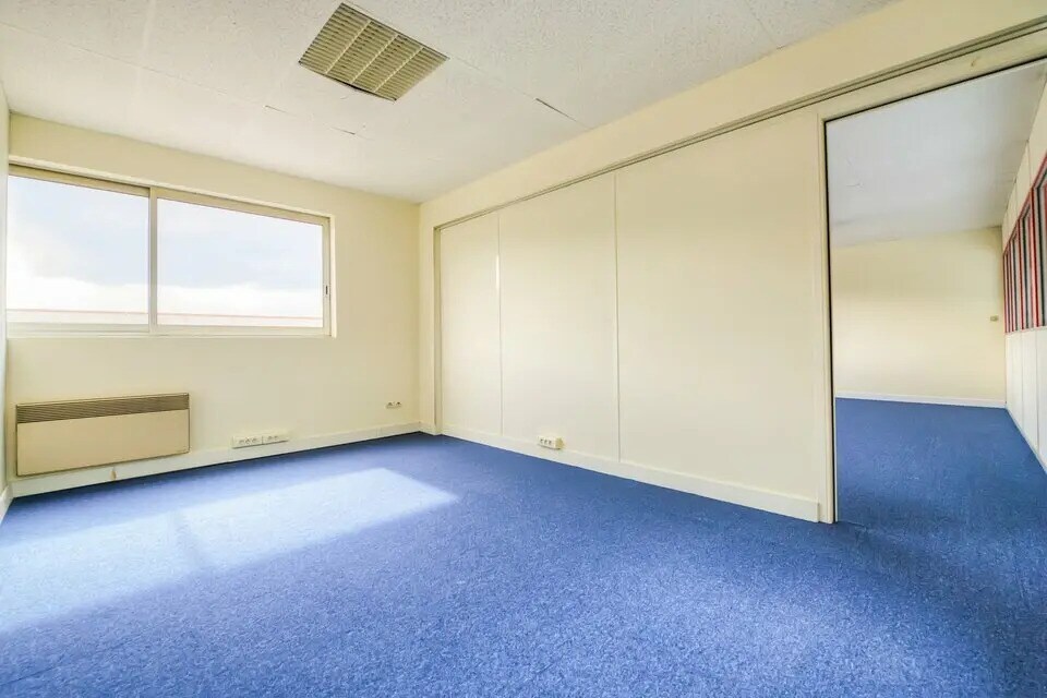 Flex in Ennery for lease Interior Photo- Image 1 of 6