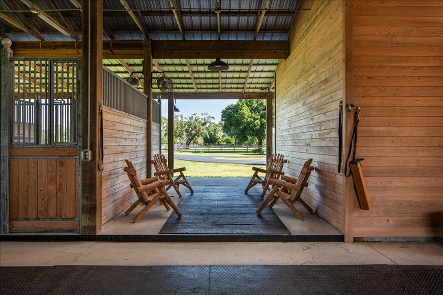 10910 Ruden Rd, North Fort Myers, FL for sale - Interior Photo - Image 3 of 53