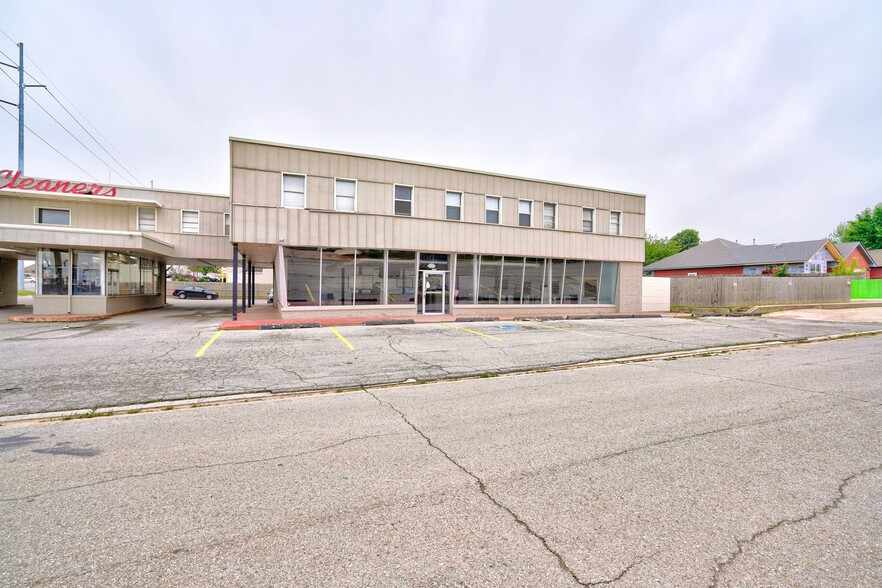 3131 N May Ave, Oklahoma City, OK for lease - Building Photo - Image 2 of 36