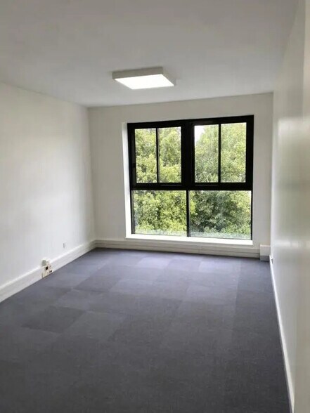 30 Avenue Camus, Nantes for sale - Building Photo - Image 3 of 10