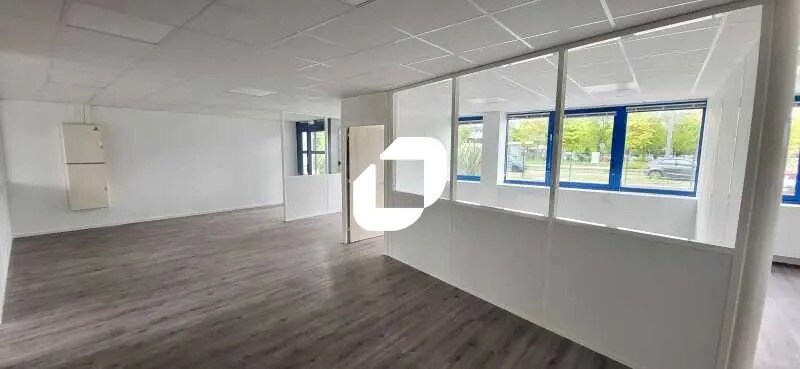 Office in Mérignac for lease - Building Photo - Image 3 of 8
