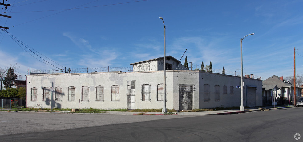 465 E 31st St, Los Angeles, CA for sale - Primary Photo - Image 1 of 4