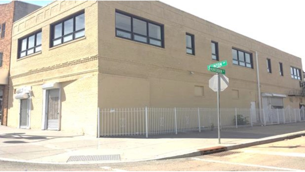 471 Clinton Ave, Newark, NJ for lease - Building Photo - Image 1 of 7