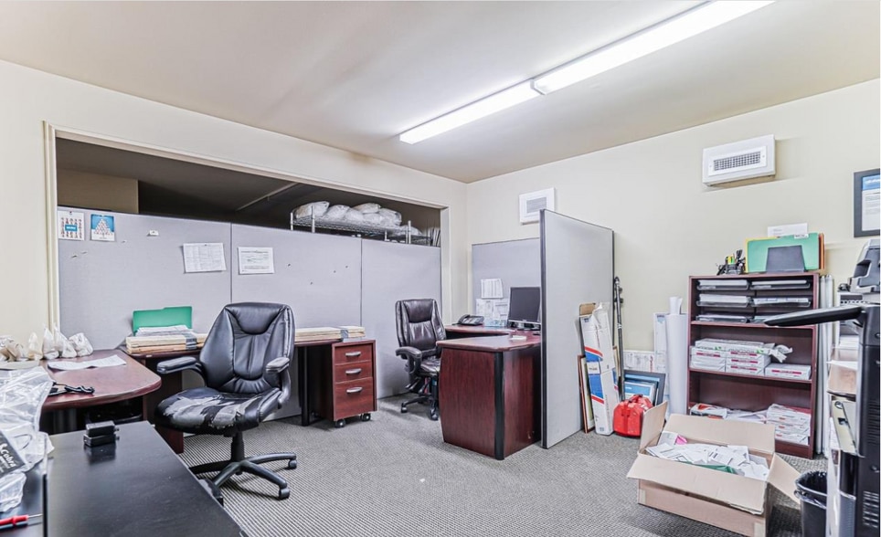 2100 Boul René-Gaultier, Varennes, QC for sale - Interior Photo - Image 3 of 9