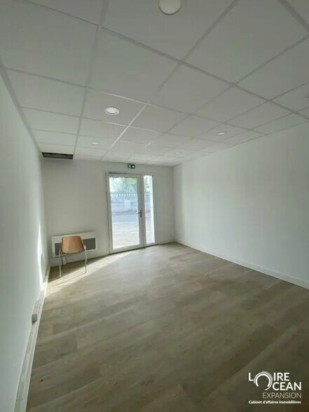 Flex in Nantes for lease - Interior Photo - Image 3 of 7