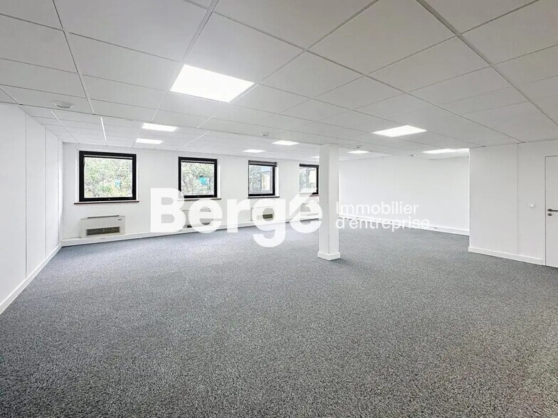 Office in Mougins for lease - Building Photo - Image 2 of 12