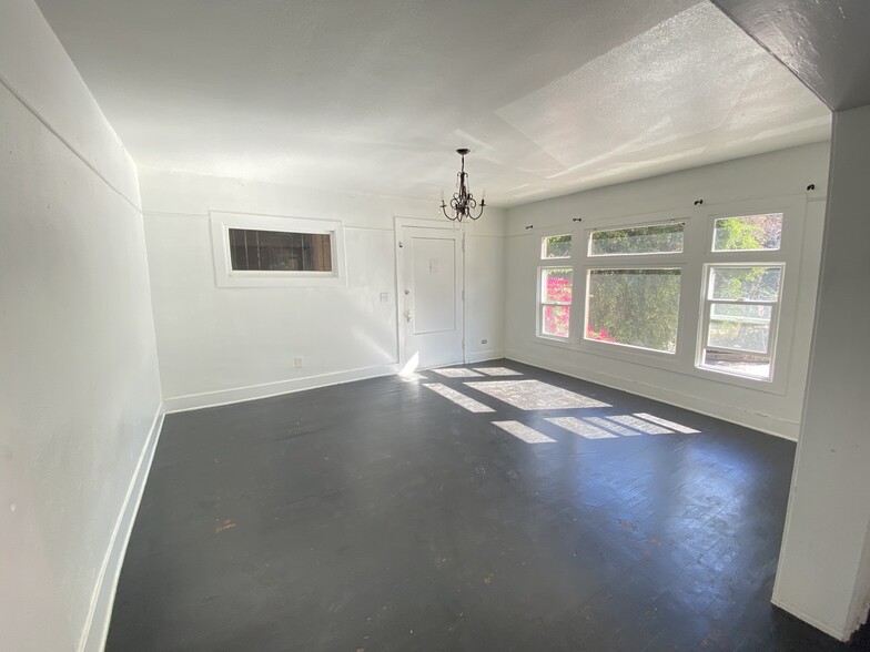 2080 Laurel Canyon Blvd, Los Angeles, CA for lease - Primary Photo - Image 2 of 9