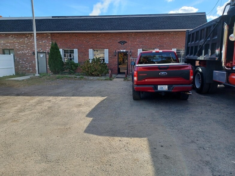 32 Starr St, Johnston, RI for sale - Building Photo - Image 1 of 1