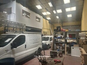 Office in Vaulx-en-Velin for lease Building Photo- Image 2 of 3