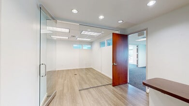 2601 E Oakland Park Blvd, Fort Lauderdale, FL for lease Interior Photo- Image 2 of 16
