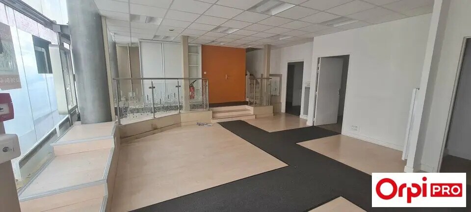 Office in Saint-Brieuc for lease - Interior Photo - Image 2 of 8