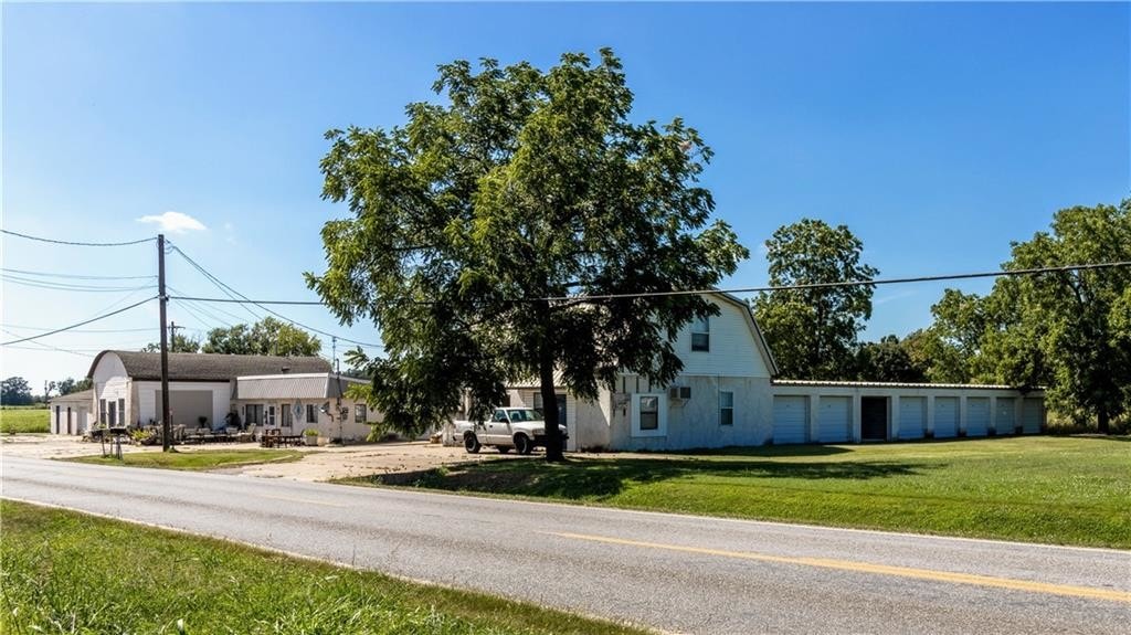 718 Main St, Gravette, AR 72736