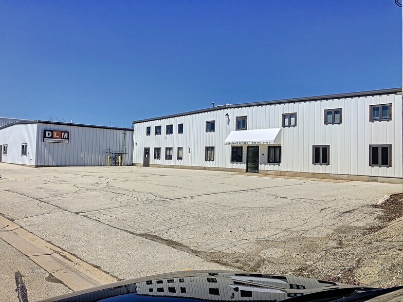 1735 Sal St, Green Bay, WI for sale - Building Photo - Image 1 of 1