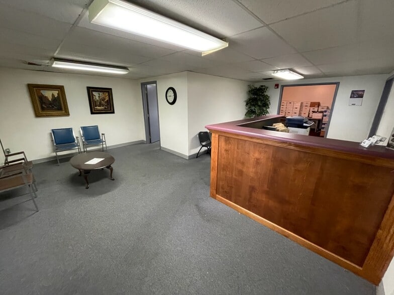 129 Ashmore Dr, Leola, PA for lease - Lobby - Image 3 of 8