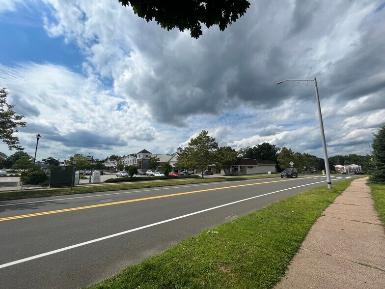 25 Medford St, Glastonbury, CT 06033 Retail for Sale