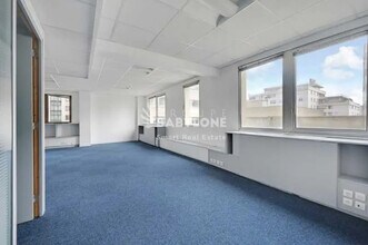 40 Boulevard Henri Sellier, Suresnes for lease Interior Photo- Image 1 of 3