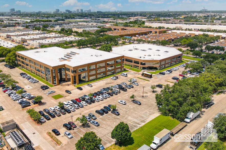 7447 Harwin Dr, Houston, TX for lease - Building Photo - Image 1 of 15