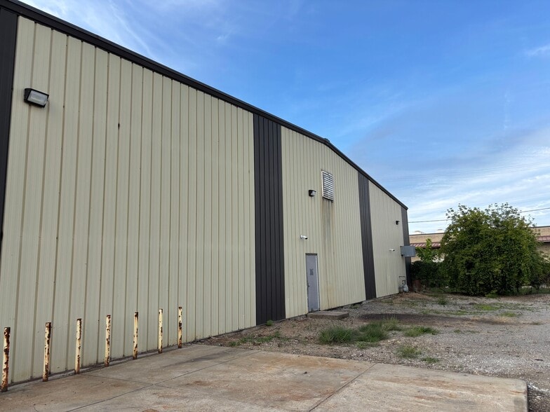 1137 S Lafayette Blvd, South Bend, IN for sale - Building Photo - Image 3 of 12