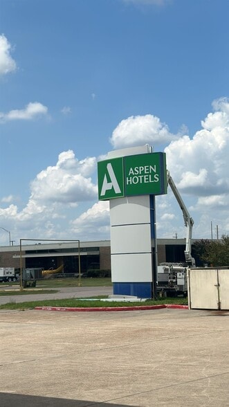 908 W G St, La Porte, TX for sale - Building Photo - Image 2 of 23