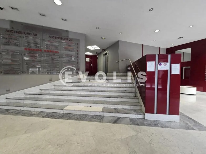 Office in Thiais for sale - Lobby - Image 3 of 8