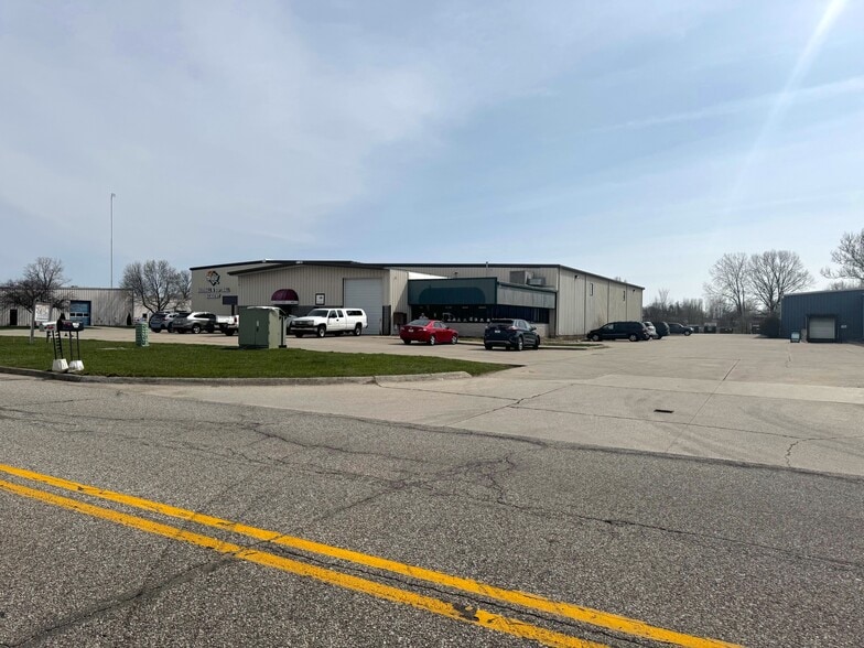 4411 Wyland Dr, Elkhart, IN for lease - Building Photo - Image 2 of 2
