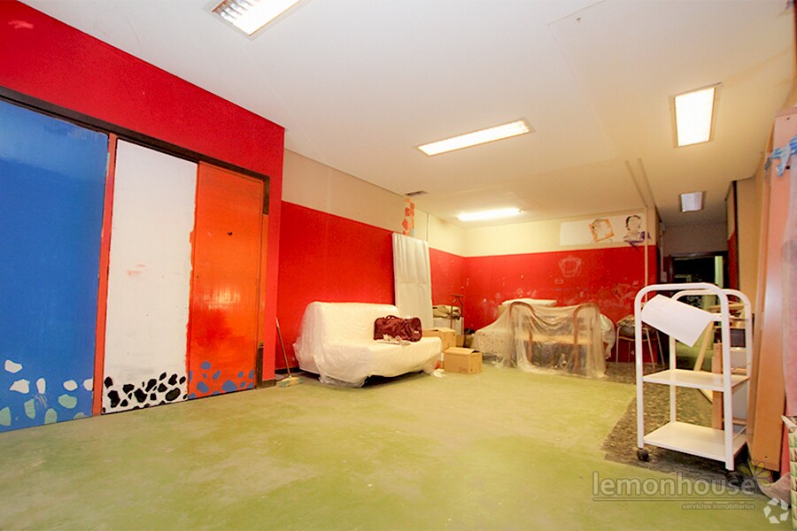 Madrid, MAD 28034 - Unit Puerta IZ, Esc. 02 - - Interior Photo - Image 2 of 8
