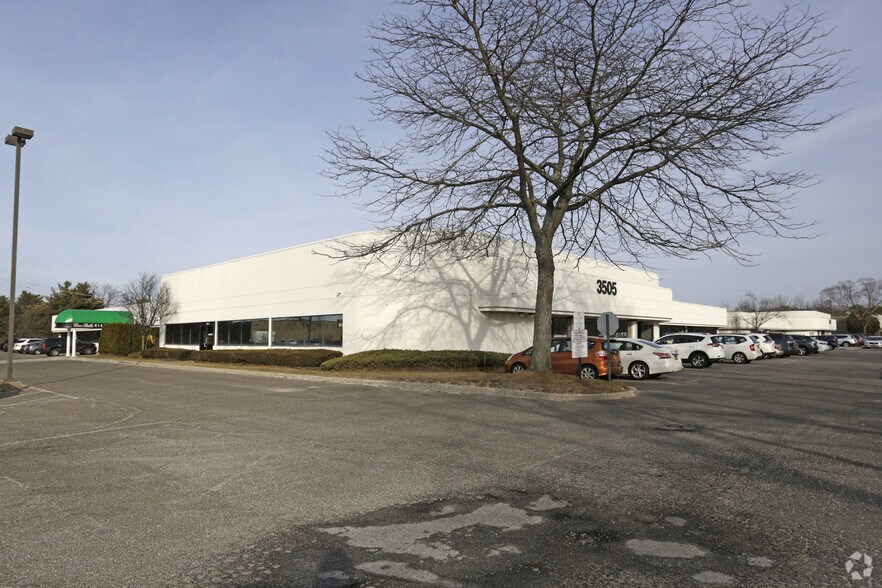 3505 Veterans Memorial Hwy, Ronkonkoma, NY for sale - Primary Photo - Image 1 of 1