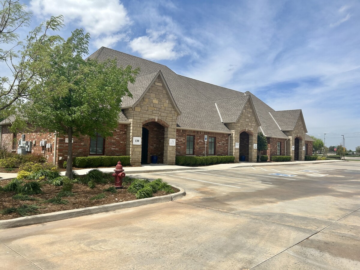 Covell VIllage Dr, Edmond, OK 73003