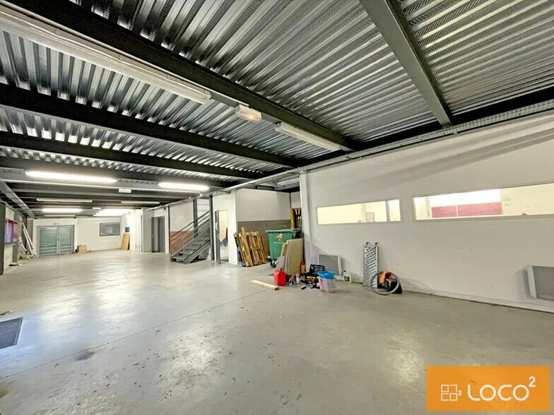 1289 Rue Des Pyrénées, Grenade for lease - Interior Photo - Image 3 of 12