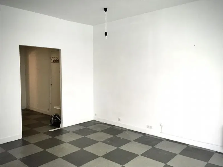 Retail in Paris for lease - Interior Photo - Image 2 of 6